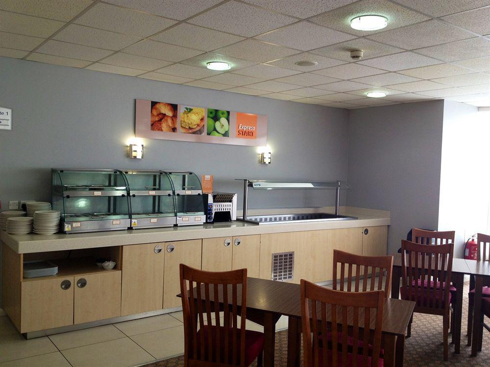 Holiday Inn Express Nuneaton By Ihg Exterior foto